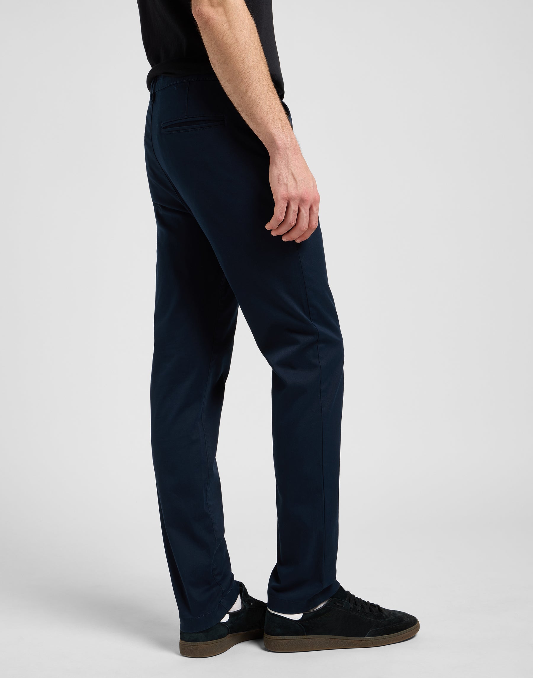 Regular Chino in Rivet Navy Hosen Lee