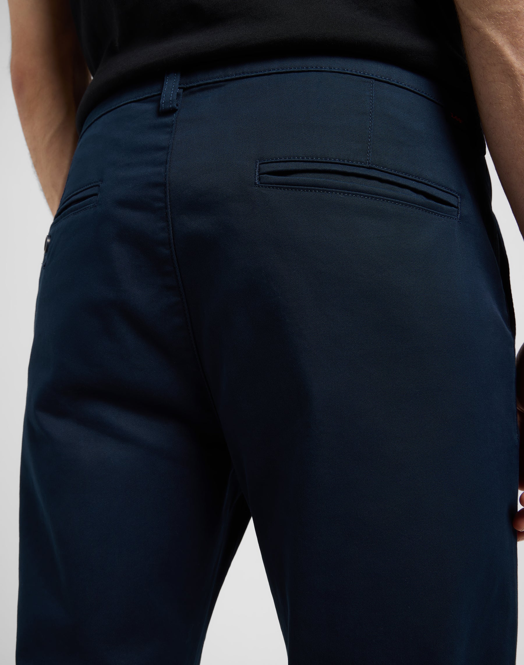 Regular Chino in Rivet Navy Hosen Lee