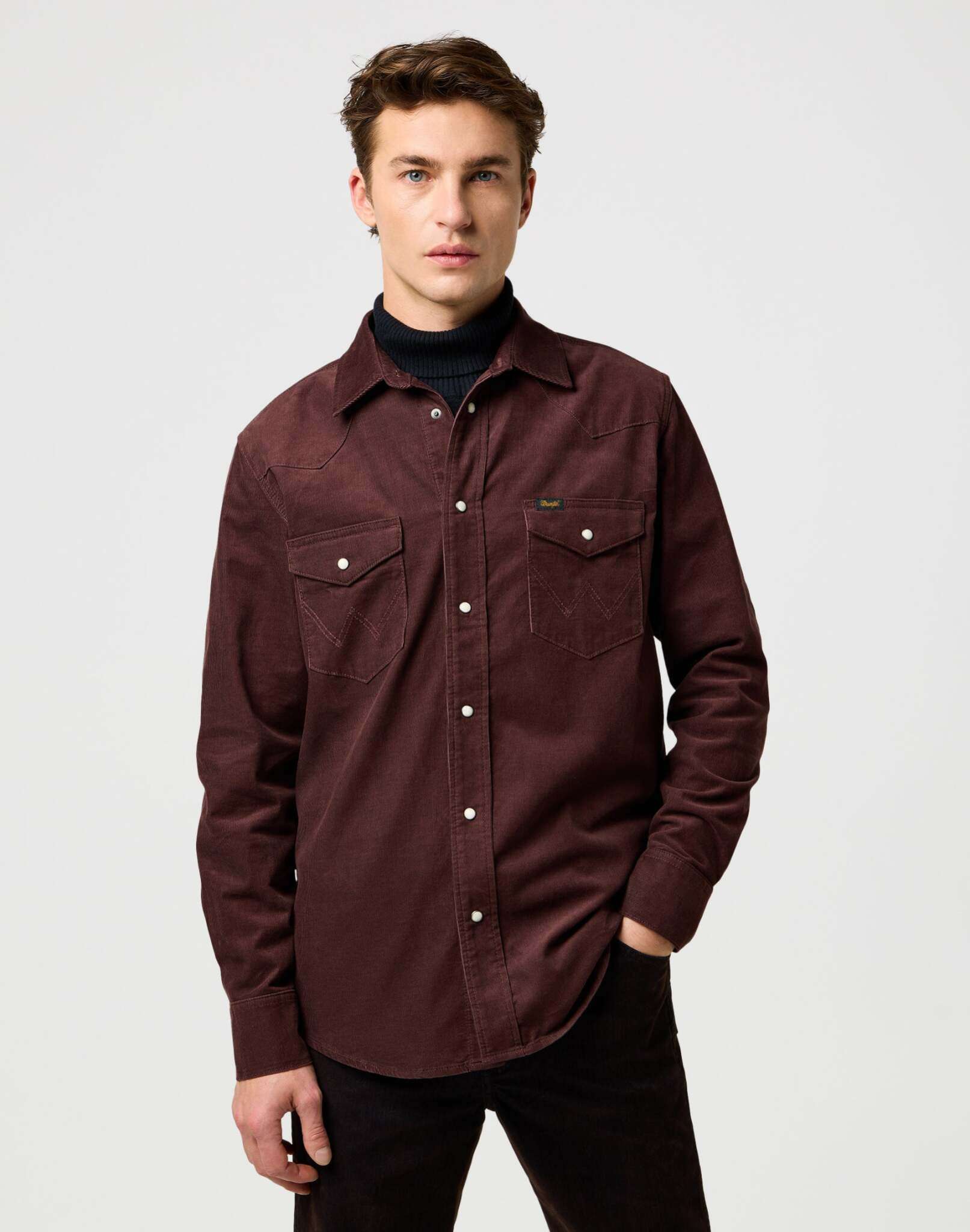 Western Cord Shirt in Mahogany Hemden Wrangler