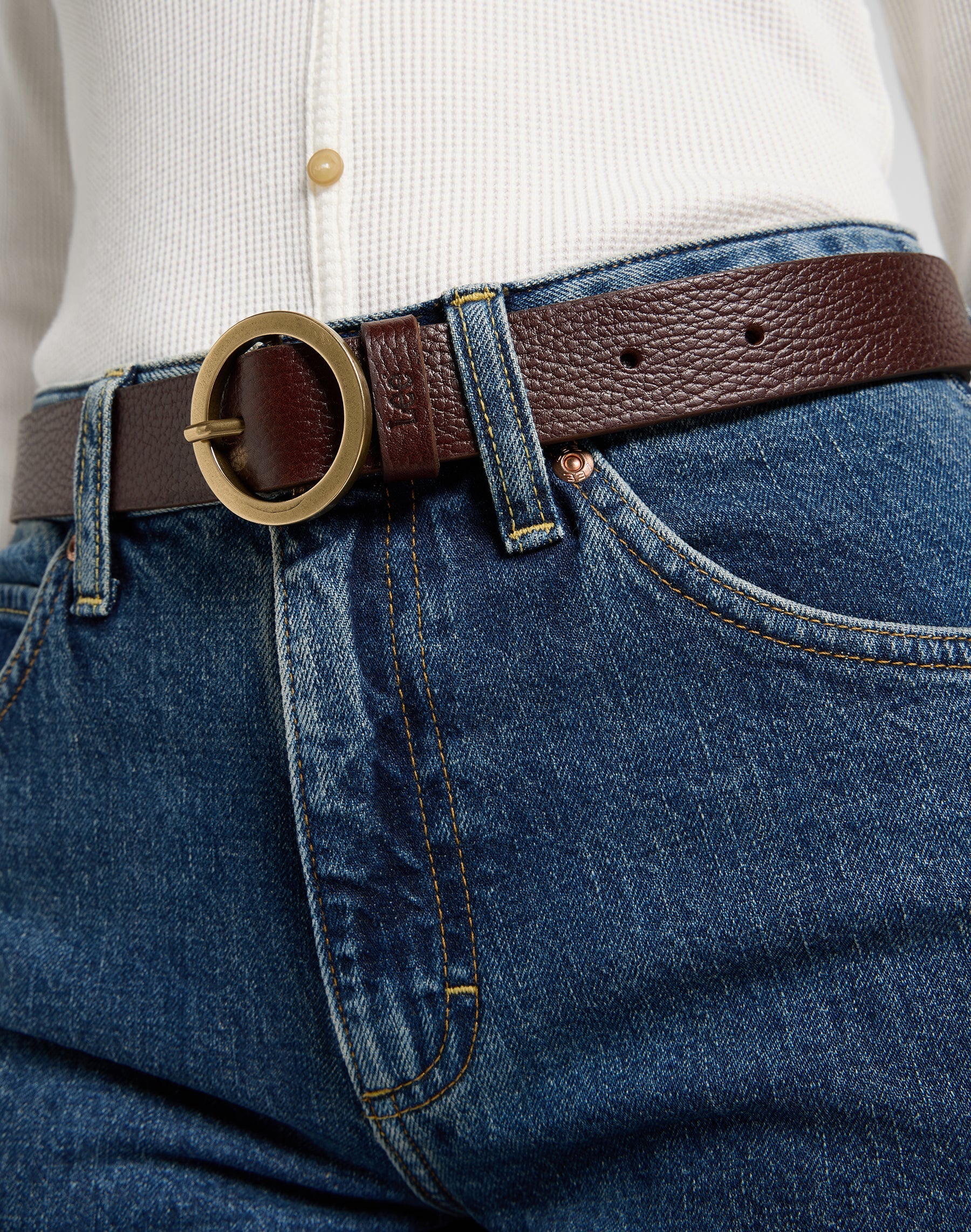 Round Buckle Belt in Dark Brown Gürtel Lee