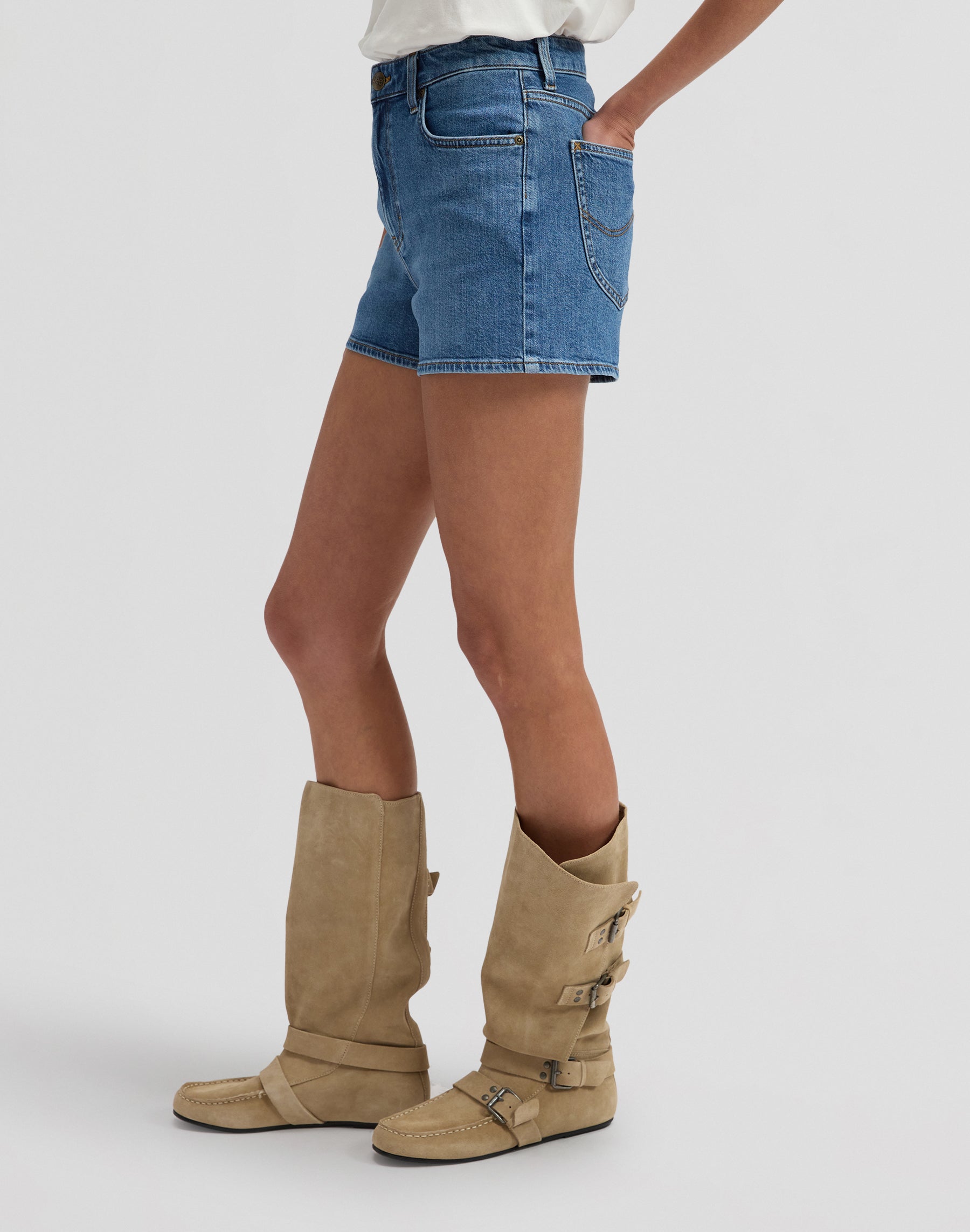 Carol Short in Sleet Jeansshorts Lee