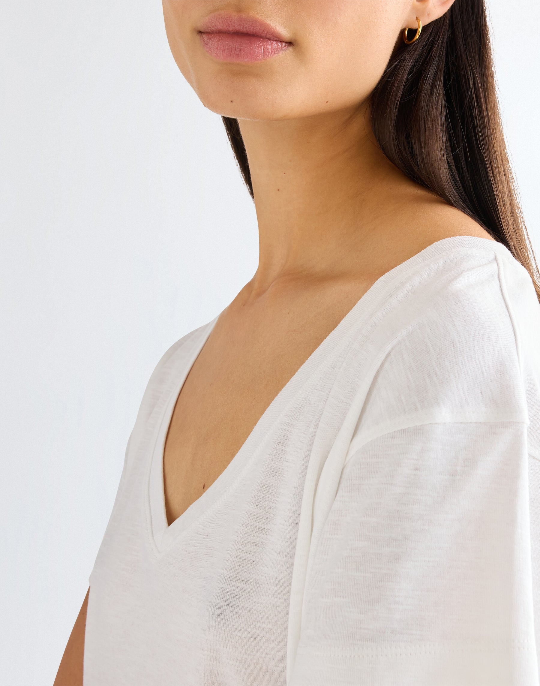 Easy V Neck in Bright White T-Shirts Wrangler