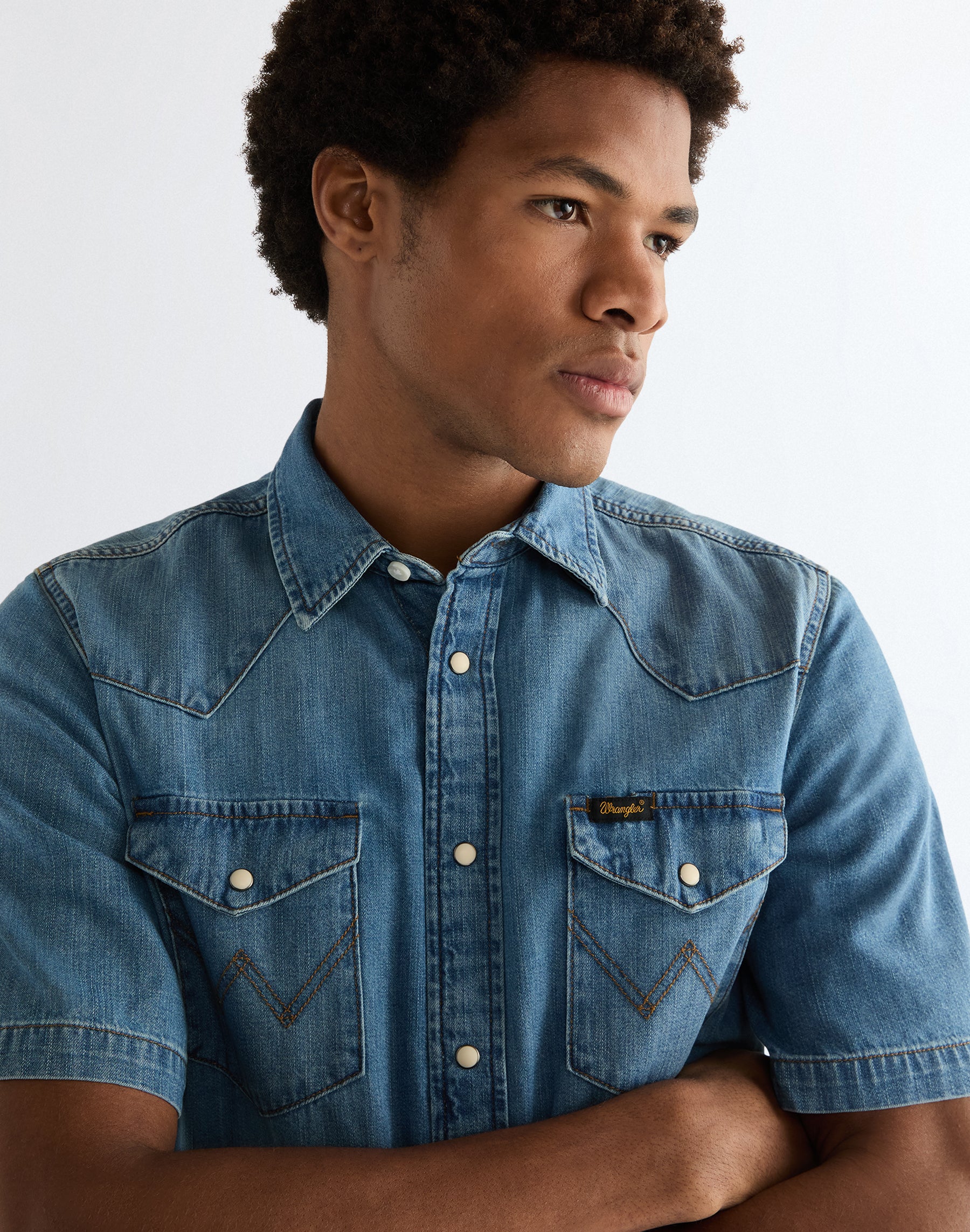 Shortsleeve Western Shirt in Mid Light Wash Hemden Wrangler