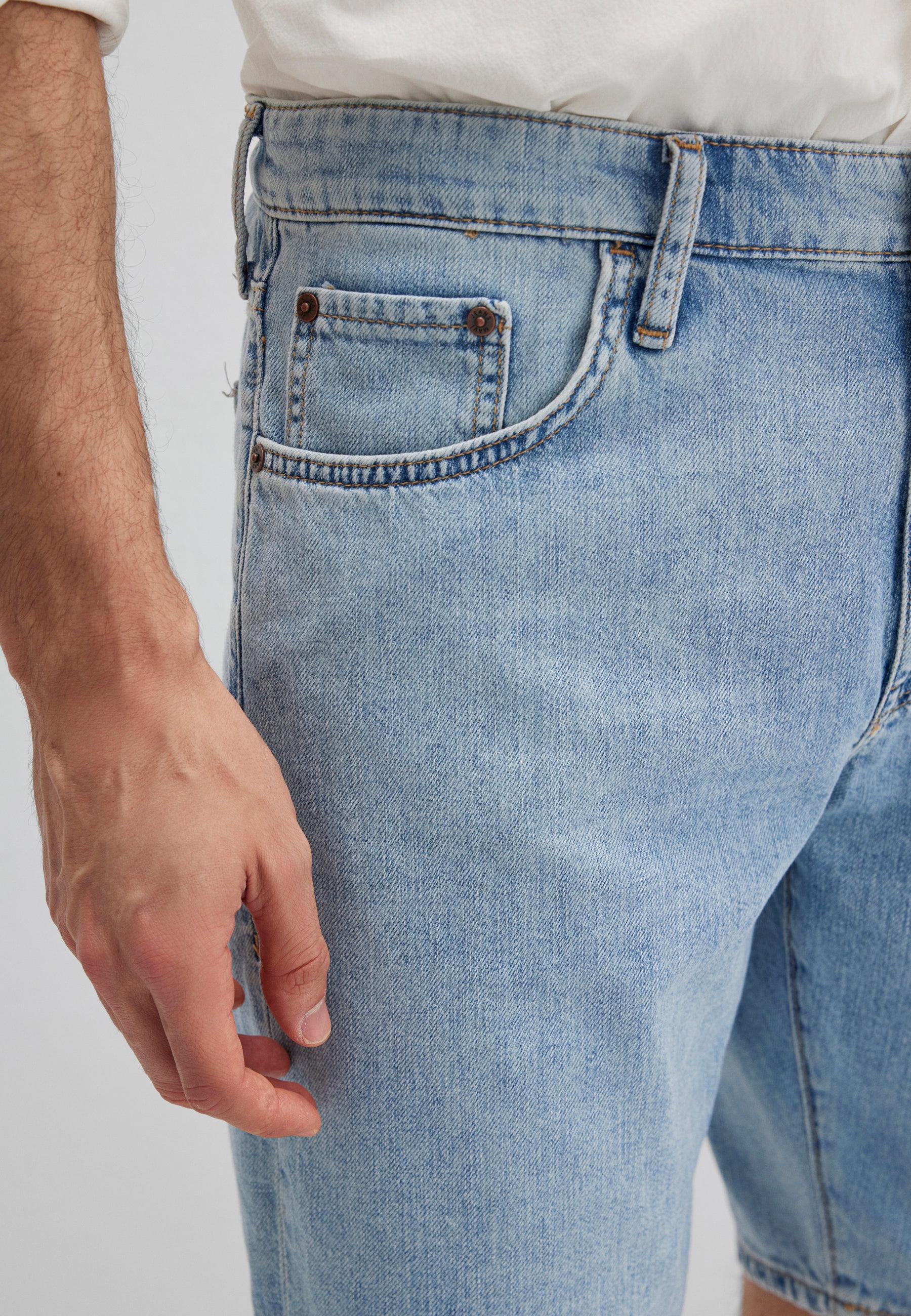 Lucas in Dusty Vintage 90´S Jeansshorts Mavi