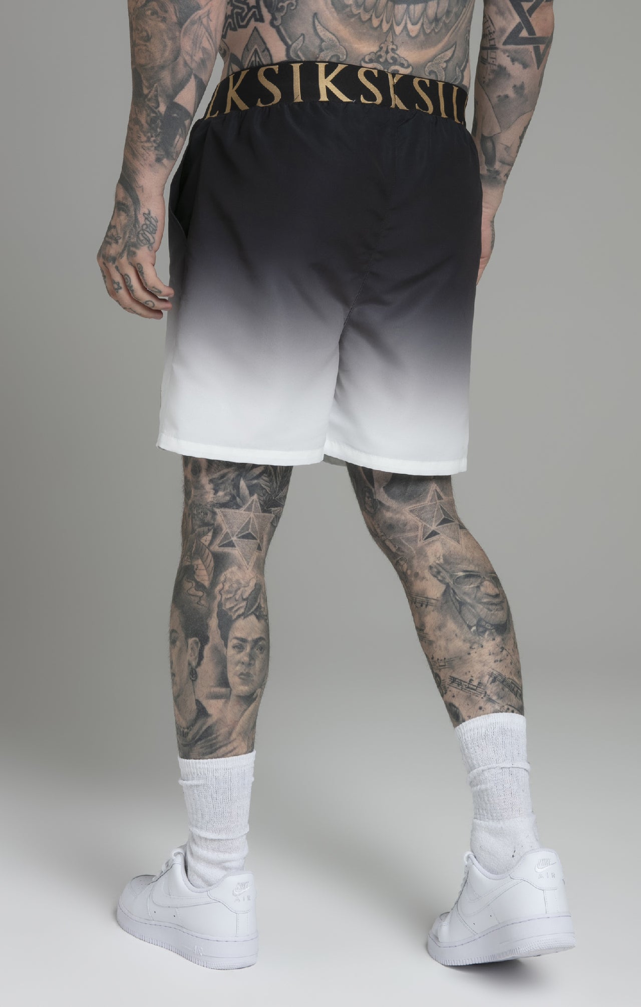 Fade Swim Shorts in Black, White Badehosen SikSilk