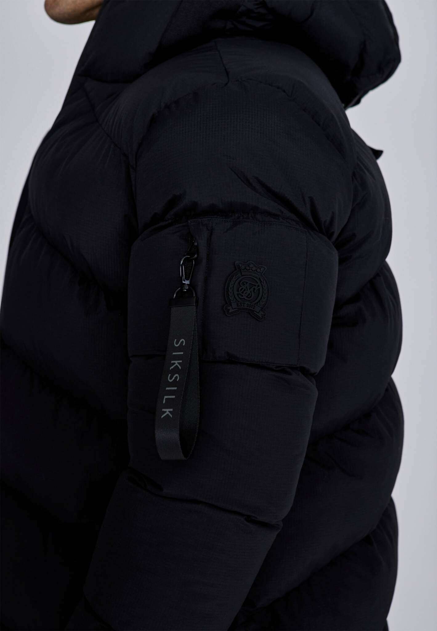 Longline Puffer in Black Jacken SikSilk