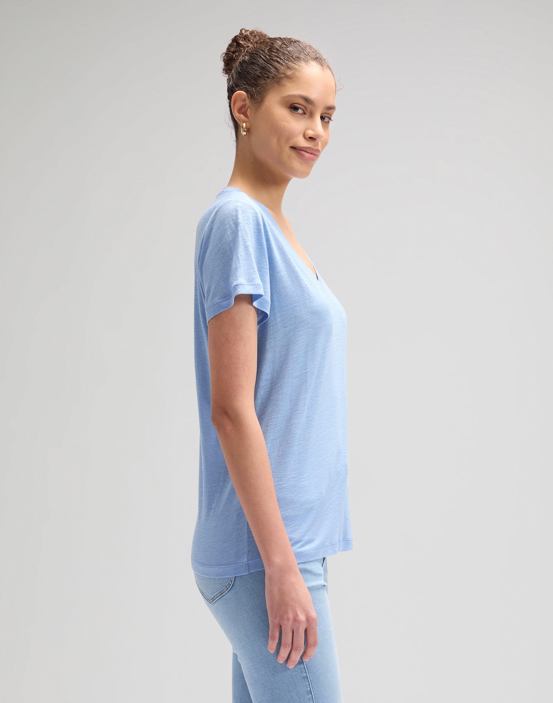 V Neck Tee in Halogen