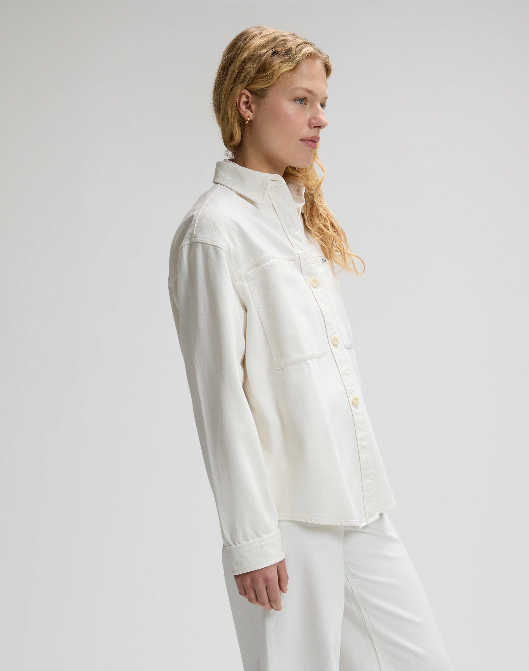 Utility Overshirt in Powder White Hemden Lee
