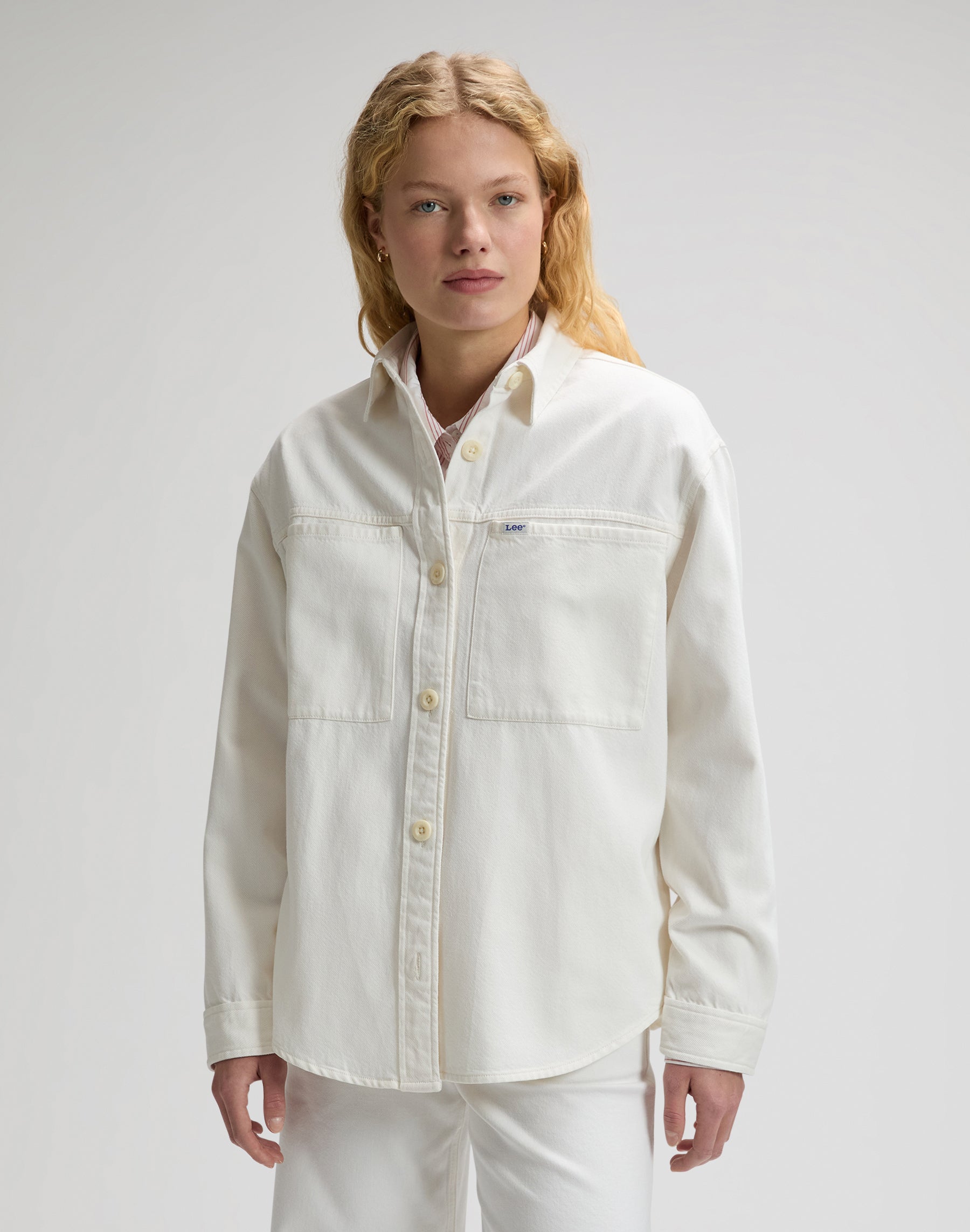 Utility Overshirt in Powder White Hemden Lee