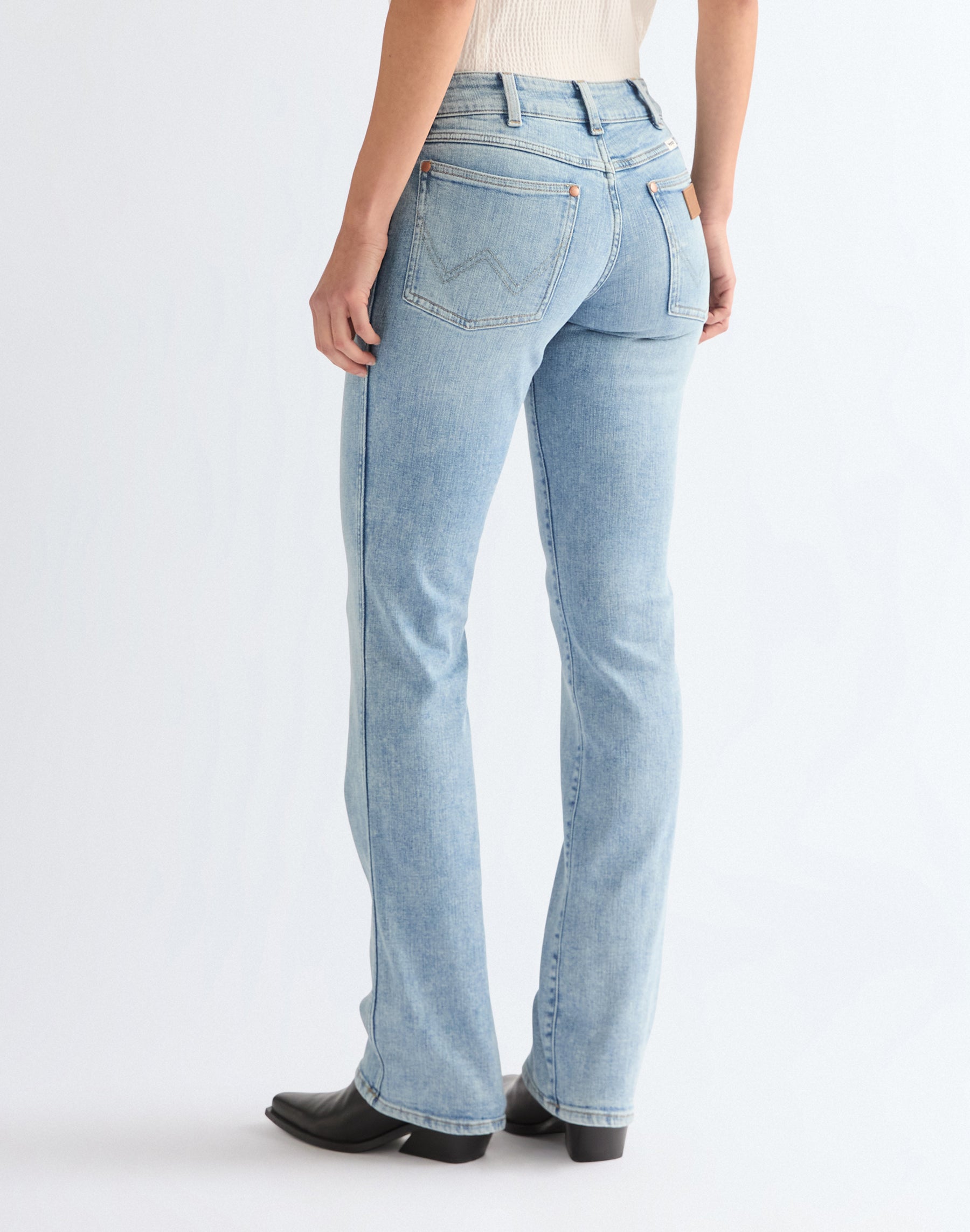 Low Rise Bold Boot in Southeast Jeans Wrangler