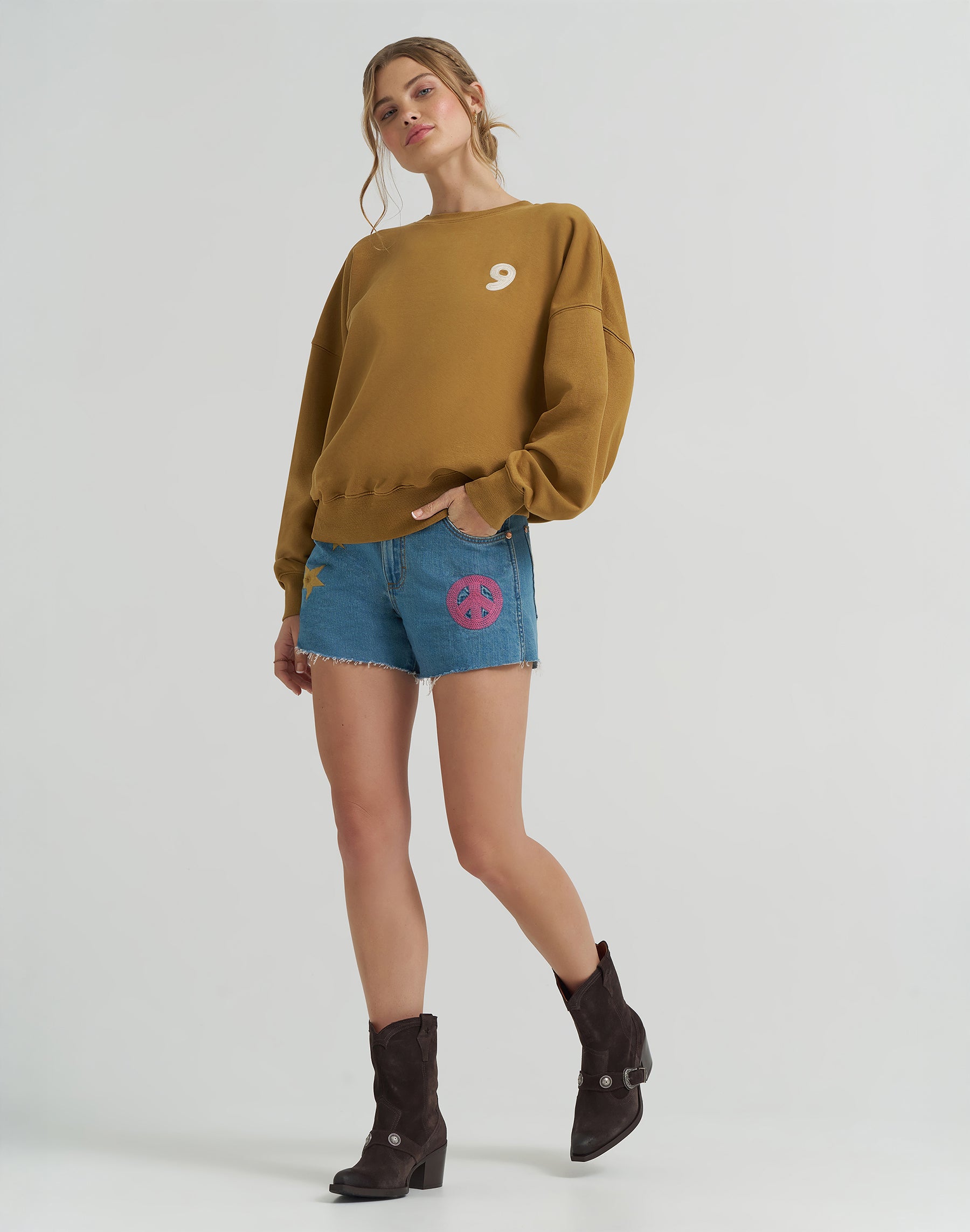 Embroidered Cowboy Short 3 Inch in Denim Jeansshorts Wrangler