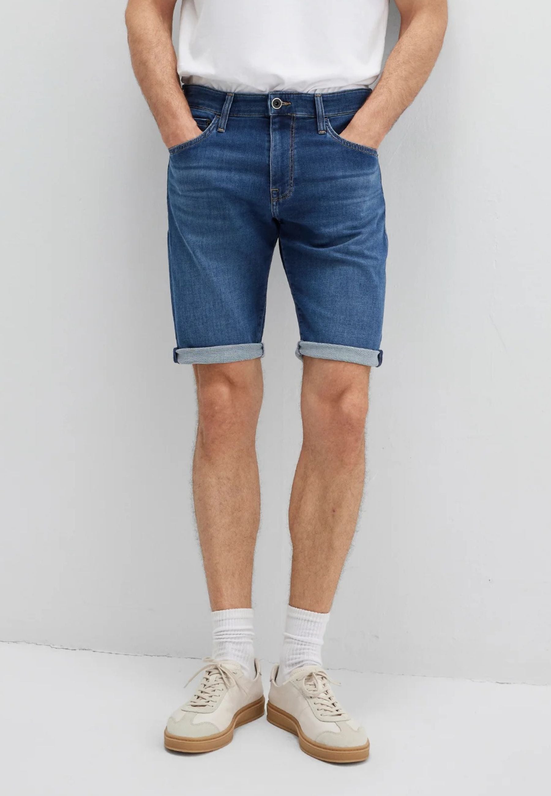 Tim in Dark Blue Sporty Jeansshorts Mavi