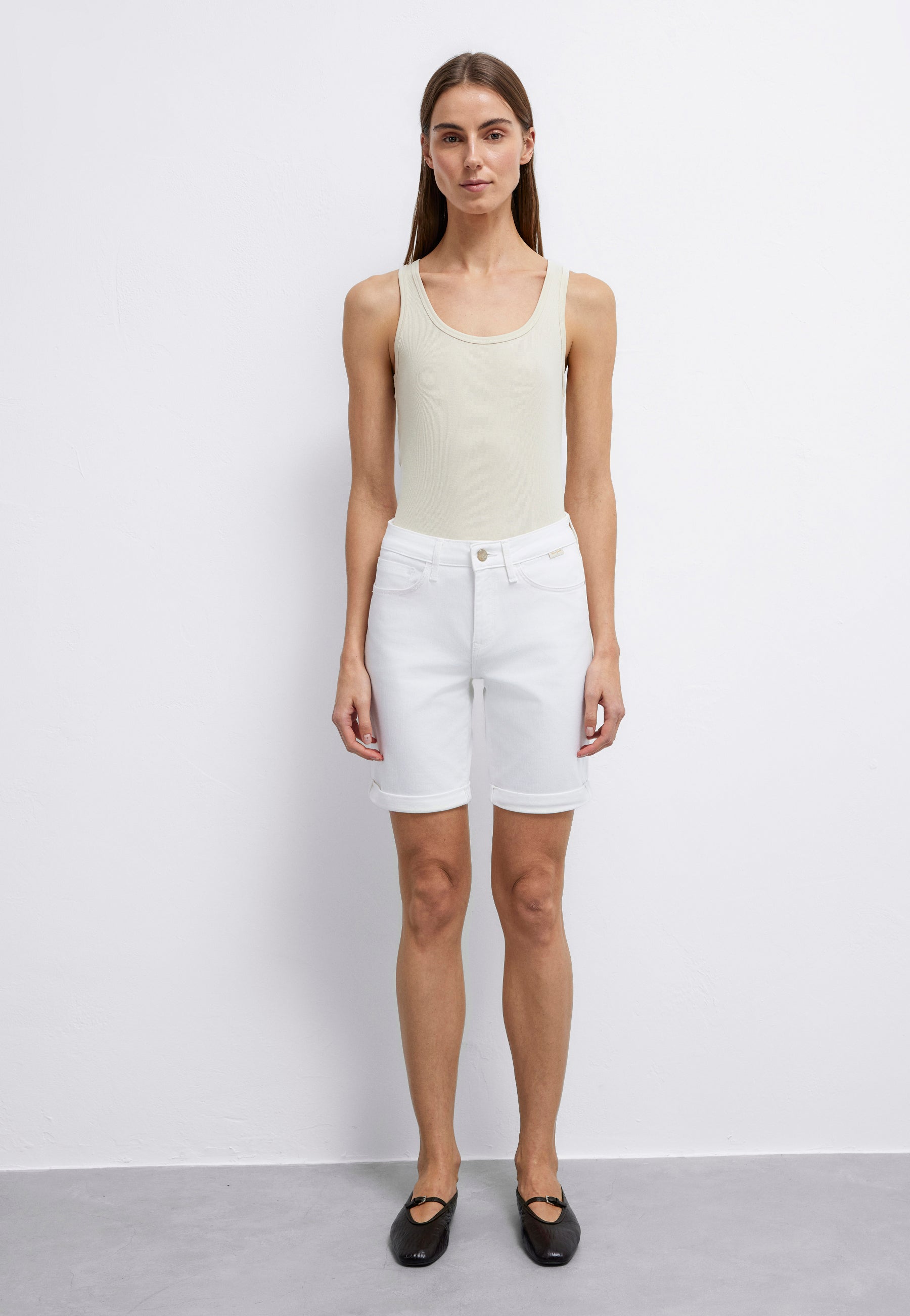 Alexis in White Gold Jeansshorts Mavi