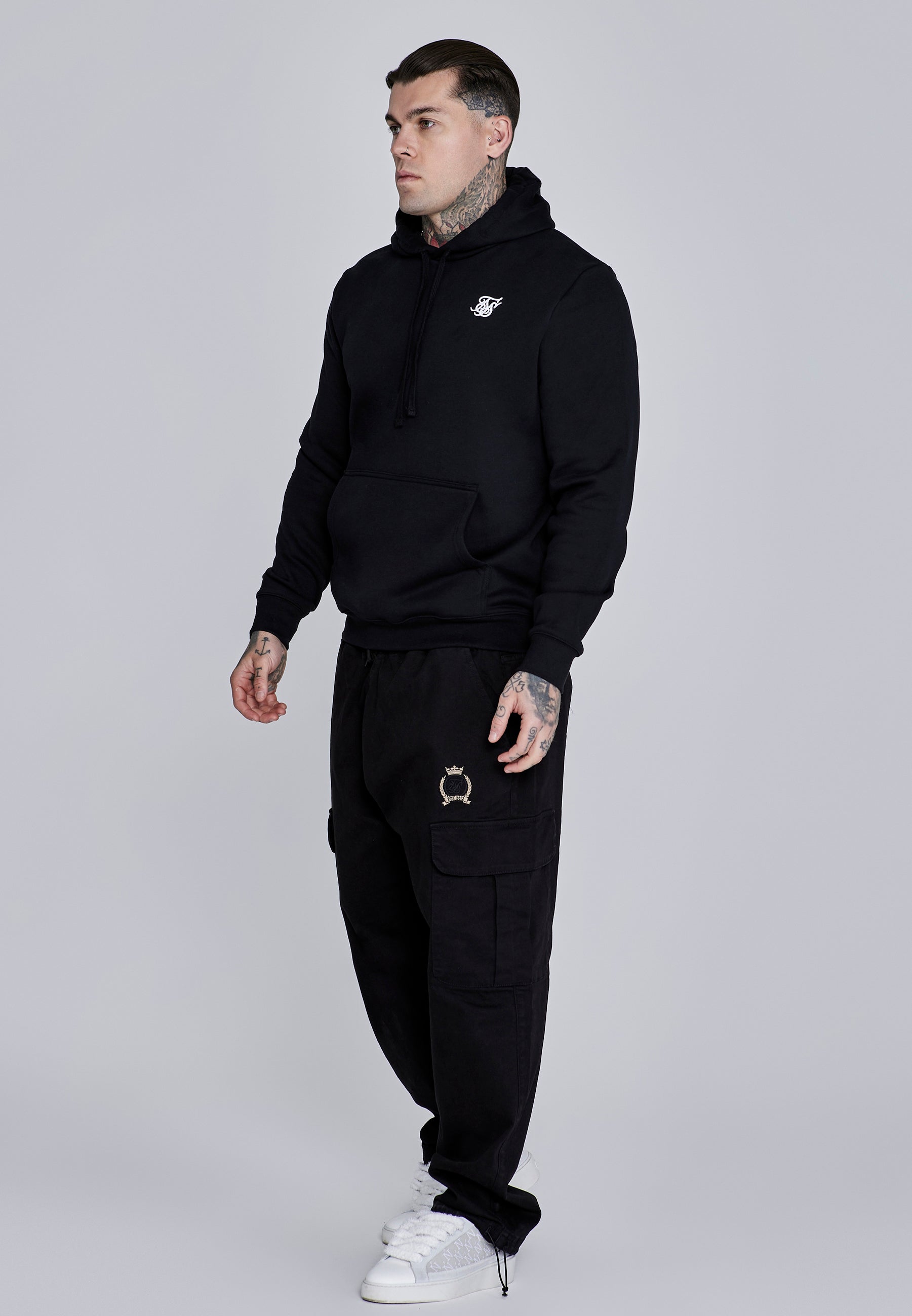 Essentials Hoodie in Black Kapuzenpullover SikSilk
