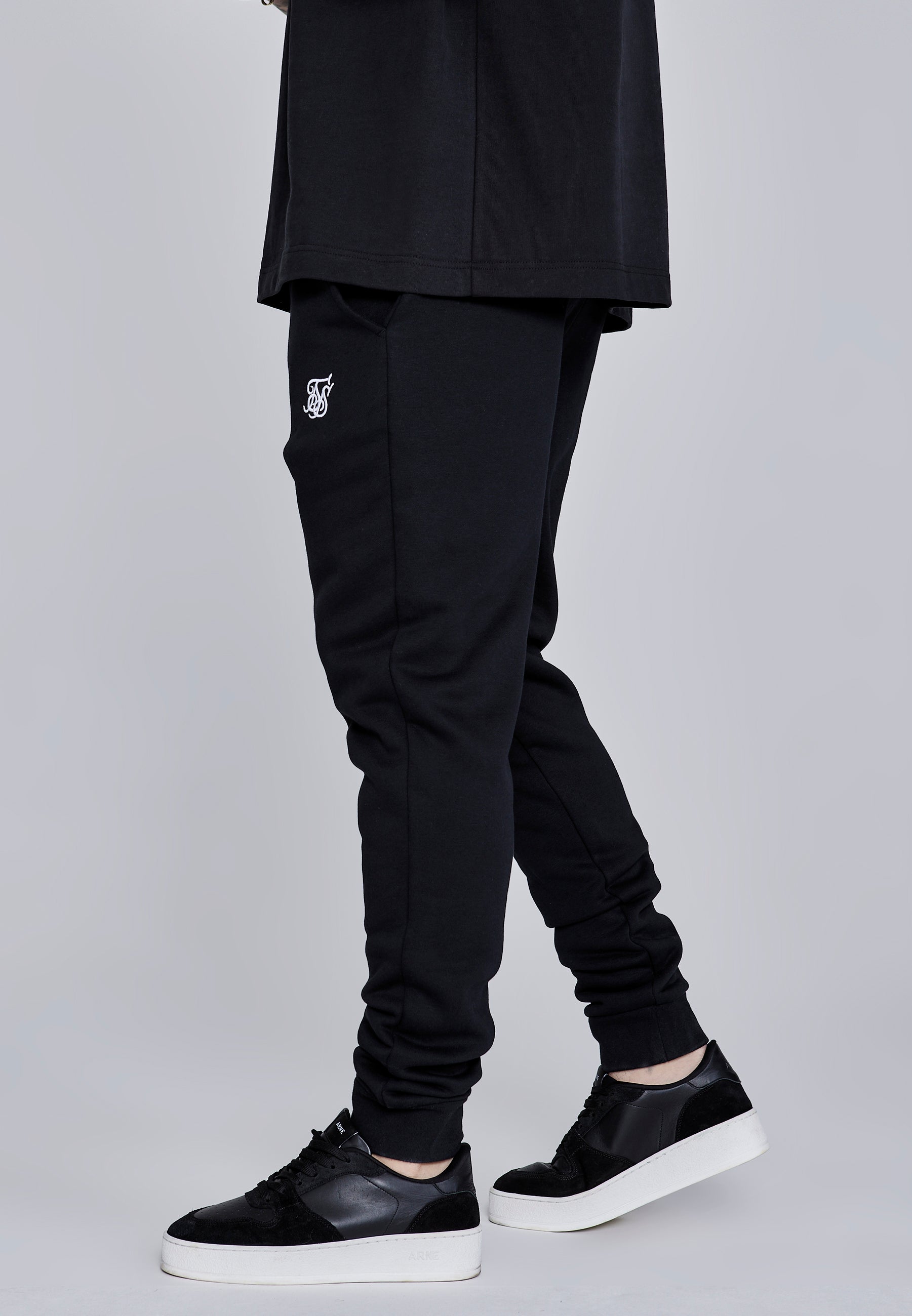 Essentials Joggers in Black Hosen SikSilk